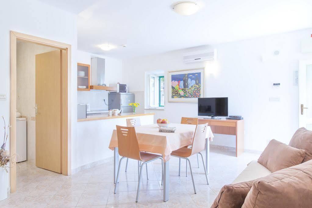 Villa Bonaca Perfect Location For A Holiday With Friends Or Family, Heated Pool سومارتين المظهر الخارجي الصورة